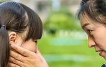 Cô bé lớp 3 viết văn tả nỗi cô đơn được 10 điểm, cả bài không một tính từ nhưng ai đọc cũng phải khóc