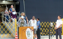 Hai siêu du thuyền hạng sang đưa 3.100 khách du lịch quốc tế đến Quảng Ninh