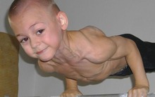 Đây mới là "quái vật thể hình", 2 tuổi tập gym, 5 tuổi lập luôn kỷ lục Guinness