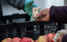 Buồn của nền kinh tế lớn nhất thế giới: 1/4 gia đình lương ‘chỉ đủ ăn’, đốt 95% tiền vào sinh hoạt phí đắt đỏ, chênh lệch thu nhập lớn chưa từng có trong 9 năm