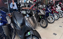 Xe máy Honda tăng giá, các hãng khác giảm
