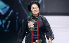Nữ NSƯT 80 tuổi xuất hiện đầy khí chất, chiếm trọn spotlight trên sàn diễn thời trang