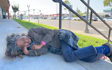 Tuổi 62 sống lang thang ngoài đường của nữ ca sĩ là mỹ nhân đình đám một thời