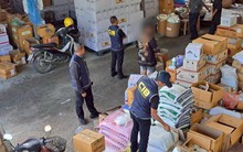 Một thiếu tướng chỉ huy cuộc đột kích, tóm gọn đường dây sản xuất hóa chất nông nghiệp giả, tịch thu loạt thuốc diệt cỏ, thuốc trừ sâu không giấy phép