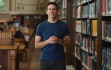 Chân dung kỹ sư cơ khí sinh năm 1975 có tiềm năng thế chỗ Tim Cook, trở thành CEO đế chế Apple trị giá 4.000 tỷ USD