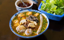 Rau gia vị đắt hơn thịt, chủ quán bún phở rập rình tăng giá để bù lỗ