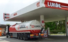 Mỹ trừng phạt ‘ông trùm’ dầu mỏ Nga, quốc gia châu Âu lập tức cấm xuất khẩu dầu, nhiên liệu sang EU vì sợ hết hàng