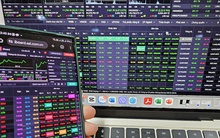 Lo chứng khoán giảm tiếp, nhà đầu tư lại khóc ròng