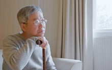 Con hỏi "Bố mẹ có bao nhiêu tiền tiết kiệm", tôi nghe lời vợ chỉ đáp một câu: 3 năm sau là người sống sung sướng nhất làng