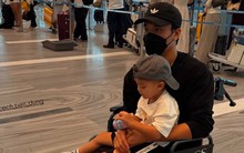 Chạnh lòng hình ảnh thủ môn quốc dân Bùi Tiến Dũng ngồi xe lăn lặng lẽ ở sân bay