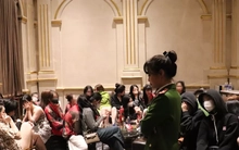 Huy động hơn 300 cảnh sát khám xét 3 quán karaoke ở Hà Nội