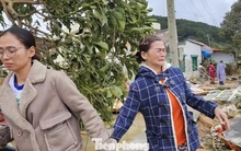 Xót xa cảnh tan hoang sau mưa lũ ở Lâm Đồng, nhiều hộ chỉ còn trơ lại nền nhà