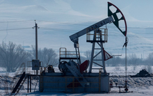 'Cỗ máy in tiền' của Nga bắt đầu rạn nứt: Tập đoàn dầu khí lớn nhất nước dự báo doanh thu giảm 68%, trả cổ tức thấp kỷ lục