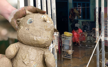 Dưới lớp bùn sau trận mưa lũ lịch sử tại Khánh Hoà