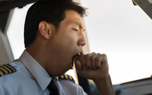 Phi công “ngủ” khi đang bay, chuyên gia khẳng định: Chuyện quá bình thường