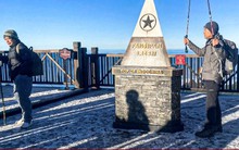 Đỉnh Fansipan xuất hiện băng giá