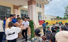 Tập đoàn Hoa Sen cứu trợ nhu yếu phẩm cho bà con vùng lũ xuyên đêm