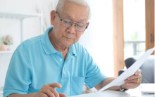 Cụ ông 75 tuổi có 2 tỷ đồng và 3 căn nhà, chia tài sản không để mình thiệt thòi: Phải giữ tiền dưỡng già, không thể trông chờ con cái