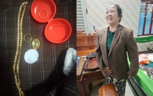 Tìm lại chủ nhân cho số vàng để quên trong túi áo ủng hộ bà con lũ lụt