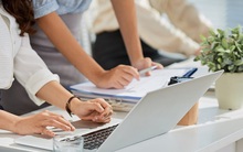 Sếp chuyển tôi sang vị trí thấp hơn, 3 tháng sau có danh sách giảm lương nhưng con số tôi nhận được ảo không tưởng