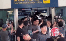 Mỹ nhân đẹp nhất thế giới bị cấm sóng suốt 10 năm, ngày trở về được cả quê nhà vỡ òa chào đón