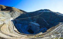 Phát hiện vật liệu thay thế đất hiếm: Lối thoát nào cho ngành xe điện thế giới giữa 'cơn khát' nguồn cung từ Trung Quốc?