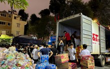 Xuyên đêm lên hàng - Mong bà con vùng lũ thêm vững vàng