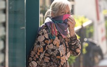 Bầu trời chìm trong bụi mịn, dân Hà Nội cảm thấy ngột ngạt vì ô nhiễm và rét khô