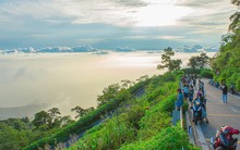 Cảnh tượng ngay lúc này ở Ba Vì, Hà Nội: Du khách trầm trồ nhận xét "Cả năm chỉ có 1 lần!"