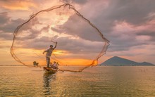 Góc nhìn chuyên gia: VN-Index hướng tới mốc 1.700 điểm, "săn" cơ hội tại một số nhóm cổ phiếu dẫn dắt đang được chiết khấu tốt