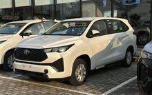 Lộ ảnh Toyota Innova Cross bản giá rẻ tại đại lý trước ngày ra mắt: Không khác nhiều bản giữa, vẫn có ghế da, phanh tay điện tử và 6 túi khí