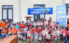 FPT hỗ trợ 4 tấn thuốc, vật tư y tế và chỗ trú an toàn cho người dân vùng lũ miền Trung