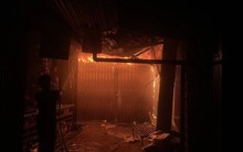 Chợ Bình Dương ở Gia Lai bất ngờ cháy lớn trong đêm, lửa khói cuồn cuộn