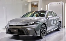 Tháng trước giảm giá 100 triệu, sang tháng 11 Toyota Camry giảm mạnh tay 150 triệu