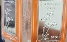 Giá bạc hôm nay 5-11 xuống thấp nhất 1 tháng, người "đu đỉnh" méo mặt