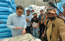 Khám xét một nhà kho, cảnh sát thu giữ 26.000 bao gạo nhập lậu quy mô lớn, tổng giá trị hơn 15 tỷ đồng