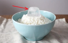 Thường hâm cơm nguội bằng lò vi sóng, tôi hối hận vì 30 năm cuộc đời không biết cách này sớm hơn