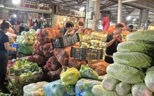 Giá rau, trái cây ở chợ đầu mối bắt đầu rẻ