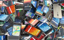 Nhận tin mật rồi đột kích một ngôi nhà, công an Ấn Độ triệt phá đường dây sản xuất điện thoại giả suốt 2 năm, tịch thu hơn 1.800 chiếc cùng phần mềm gian lận số IMEI