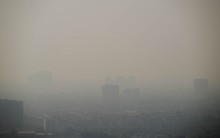 Chùm ảnh, clip: Hà Nội chìm trong bụi mịn dày đặc