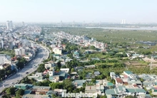 Phường rộng nhất Hà Nội ‘xoay như chong chóng’ với vi phạm xây dựng: Cũ chưa dỡ, mới đã mọc