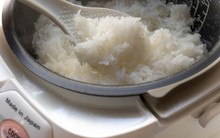 Nấu cơm đừng chỉ cho nước: Thêm 2 thứ này, cơm vừa dẻo ngon vừa bổ dưỡng, ổn định đường huyết hiệu quả