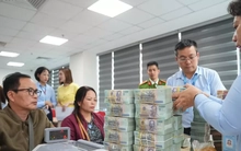 Người dân 'đất kim cương' cạnh hồ Hoàn Kiếm nhận tiền đền bù dự án quảng trường