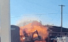 Cận cảnh khoảnh khắc cả ngôi nhà nổ tung thành từng mảnh: Nguyên nhân rất quen thuộc