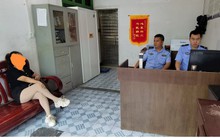 Biết rõ đã bị lừa mất sạch 150 triệu, người phụ nữ đến báo cảnh sát, sau đó về nhà chuyển thêm 75 triệu vào tài khoản của kẻ lừa đảo