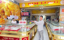 Bỏ 2 triệu đồng mua vàng giả rồi mang cầm cố lấy 165 triệu đồng