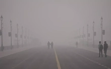 Khói mù độc hại bao phủ New Delhi, giao thông gián đoạn