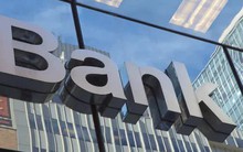 Ngày 16/12, loạt cổ phiếu ngân hàng tăng mạnh: Một mã tím trần trước thềm lăn chốt cổ tức, EIB và TCB gây chú ý