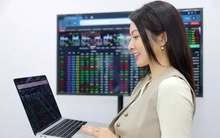 Chứng khoán gay cấn với pha 'cua gắt' gần 60 điểm