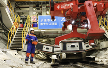 Chưa từng có: ‘Quái vật’ đào hầm nặng 4.000 tấn xuất hiện, khoan liên tục 10 km ở 89 mét dưới lòng sông, có thể khiến ngành xây dựng đường hầm cao tốc thay đổi mãi mãi